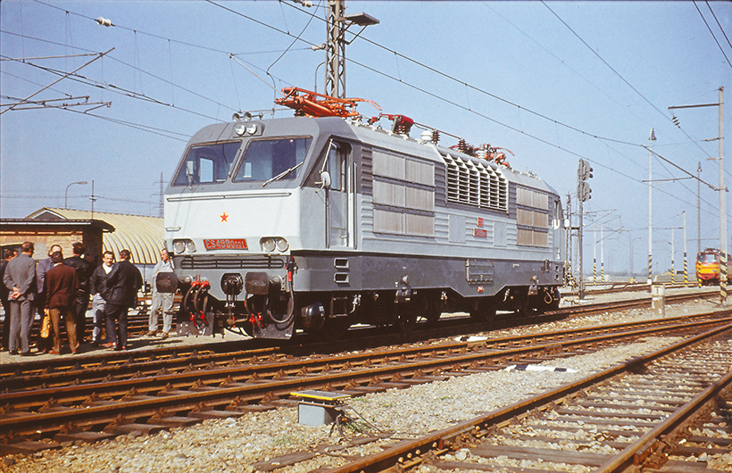Prototyp ES 499.0001 s ještě původním provedením chaldící sekce na ŽZO Cerhenice v roce 1974, foto: sbírka Vratislav Šuka